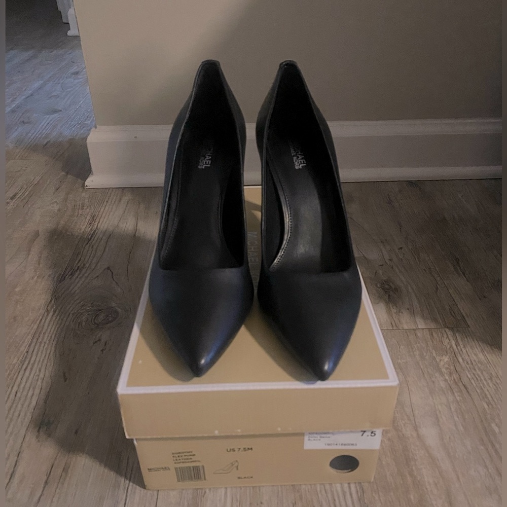 Michael Kors Dorothy Black Pumps (7.5 M)